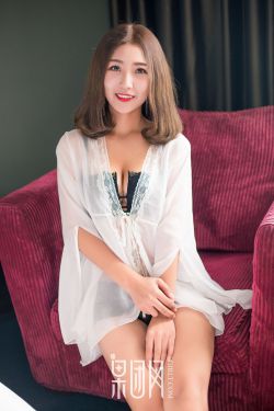 霸吻小小宠儿的唇